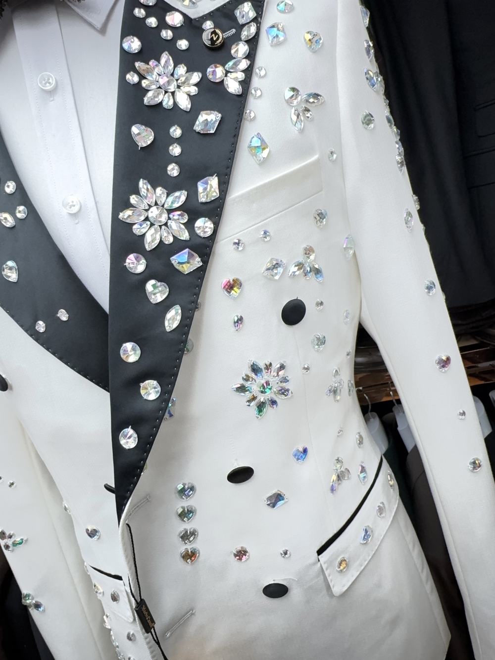 2025 Sparkly In Stock Crystals - Elegant Formal Men'S Wear recensione e prezzo