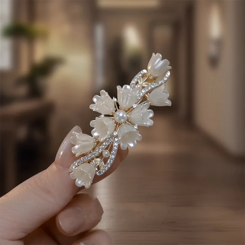 Elegant Pearl Lily of the Vall - Tie Bar Clip recensione e prezzo