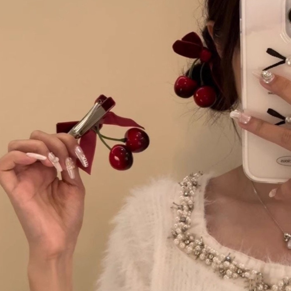 Velvet Bow Red Cherry Hairpins - Tie Bar Clip recensione e prezzo