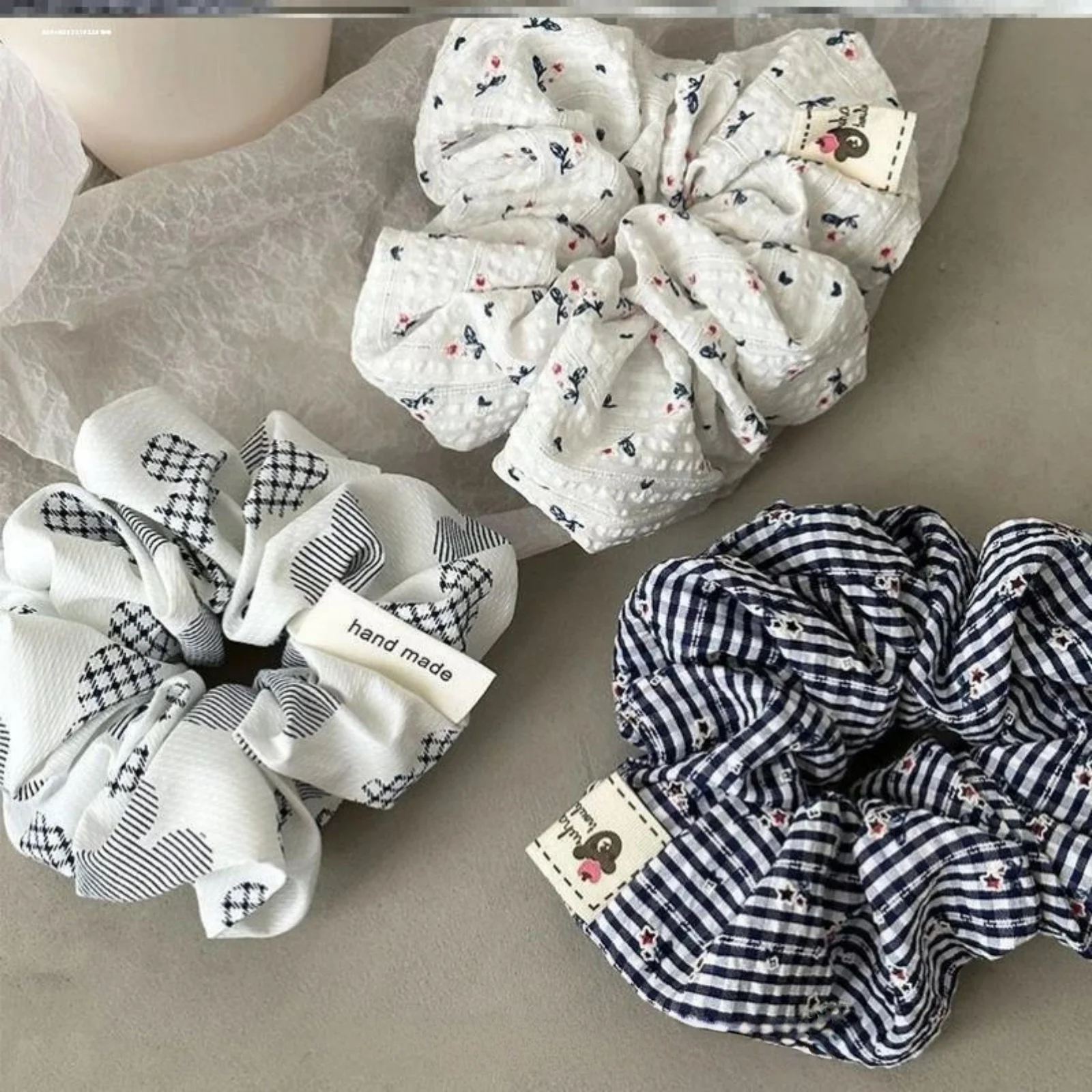 Literary Small Flower Ponytail - Tie Bar Clip recensione e prezzo