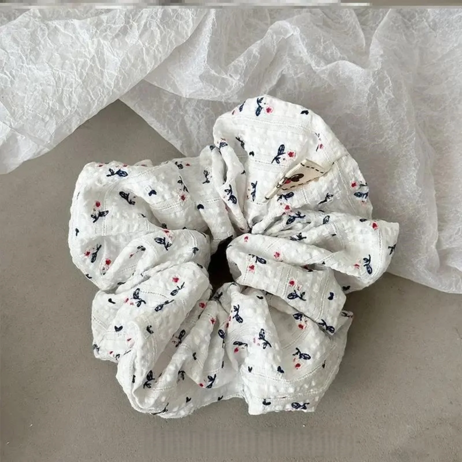 Literary Small Flower Ponytail - Tie Bar Clip recensione e prezzo
